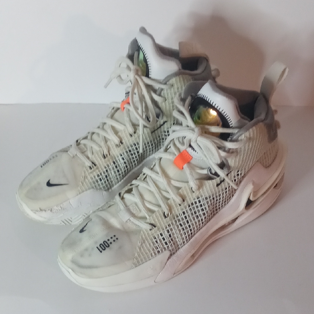 Nike Air Zoom GT Jump White & Grey Men's Athletic Shoes Size 9. 1/25/22